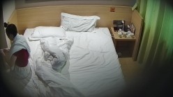民宿酒店 卷毛哥带女朋友过暑假 女生很漂亮 皮肤身材全一流 特别是胸和屁股 圆润 截图12