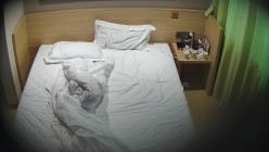 民宿酒店 卷毛哥带女朋友过暑假 女生很漂亮 皮肤身材全一流 特别是胸和屁股 圆润 截图13