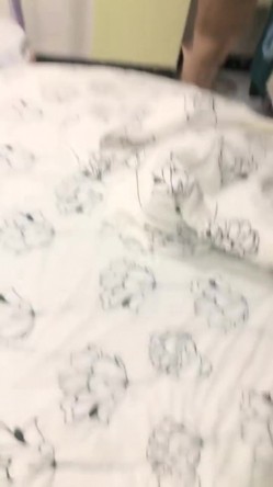 最新的情侣交换，【双飞男女】，两个小少妇的难忘一夜，酒店开房，互换伴侣，轮流换着玩，淫乱场景看了秒硬 截图8