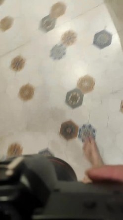 【模特写真拍摄-探花】约了一个身材极棒的野模，可惜是黑木耳 小哥尝一尝大海的味道，就在外面蹭一蹭 截图15