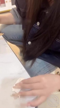 海角流出操逼大神正义君 奶子即正义 剧情-美容店里强上翘臀老板娘,拉到厕所就是一顿爆操 截图1
