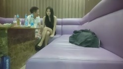 歌厅探花_ktv啪啪第一场吊带性感美女，口硬沙发后入表情诱人 截图16