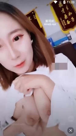 英语老师蜜桃吖办公室直播背对男老师露胸揉大奶 截图12