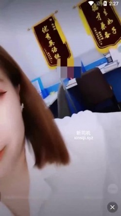 英语老师蜜桃吖办公室直播背对男老师露胸揉大奶 截图14