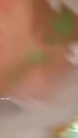 【极品反差婊子】牛语文老师各种调教喝尿，被我后入猛操边跟老公电话用重庆话聊天，啊啊啊我肚子不舒服不说了阿！ 截图3