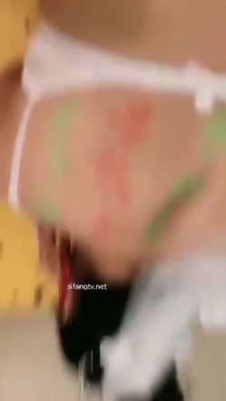 【极品反差婊子】牛语文老师各种调教喝尿，被我后入猛操边跟老公电话用重庆话聊天，啊啊啊我肚子不舒服不说了阿！ 截图4