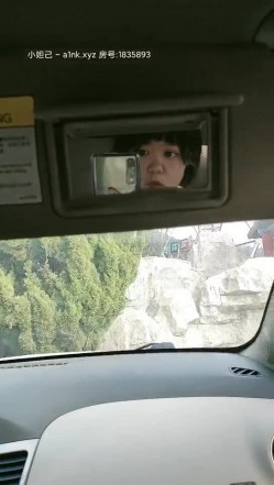 【女奴找主人】 户外露出勾搭骚逼玩车震 爆裂黑丝美乳抽插怼着操 小骚货没干爽用大黑牛接着玩高清源码录制 截图5