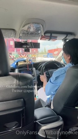 泰国零零后巨乳淫欲痴女「babynookie」OF露脸性爱私拍 巨骚！户外露出商场厕所自慰单男约炮 截图1