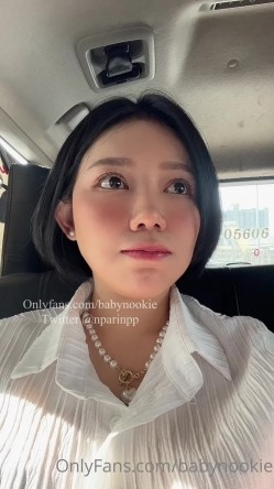 泰国零零后巨乳淫欲痴女「babynookie」OF露脸性爱私拍 巨骚！户外露出商场厕所自慰单男约炮 截图3