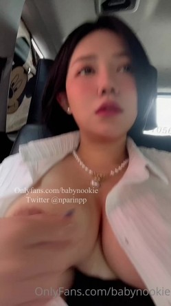 泰国零零后巨乳淫欲痴女「babynookie」OF露脸性爱私拍 巨骚！户外露出商场厕所自慰单男约炮 截图9