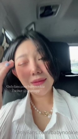 泰国零零后巨乳淫欲痴女「babynookie」OF露脸性爱私拍 巨骚！户外露出商场厕所自慰单男约炮 截图14