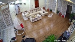 黑客破解网络摄像头监控偷拍 豪宅里贵妇练习瑜伽过程中就被操了 截图9