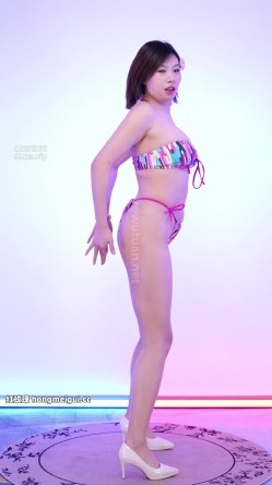 【红玫瑰】超清大尺度流出『柳华』 精品合集 轻熟微坦美女骚气揉奶露逼 截图6
