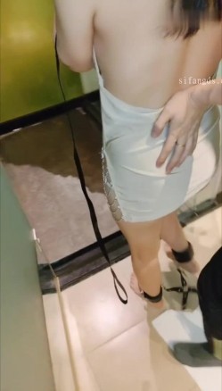 淫妻福利，91大神圈养极品骚婊，反差眼镜母狗【小懒猫】各种公共场所露出自慰3P调教 截图10