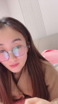 推荐！极品御姐！骚到炸裂~【好烦啊】道具狂插~骚的很，眼镜妹反差婊，C罩杯美乳拽出来，画面美极了 截图3