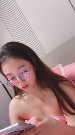 推荐！极品御姐！骚到炸裂~【好烦啊】道具狂插~骚的很，眼镜妹反差婊，C罩杯美乳拽出来，画面美极了 截图7