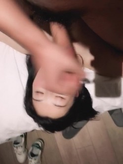 大神约炮大一兼职学生美眉吞精，几番拉开她的手成功露脸，她老想拿手挡着脸，这颜射小伙伴们儿给几分？ 截图10
