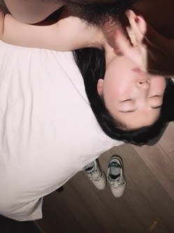 大神约炮大一兼职学生美眉吞精，几番拉开她的手成功露脸，她老想拿手挡着脸，这颜射小伙伴们儿给几分？ 截图15