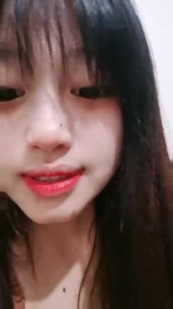 嫩妹小姐姐！细腰美乳展示身材！炮友扣穴掏出大屌深喉，怼着肥穴一下挺入，操的奶子直晃动 截图1