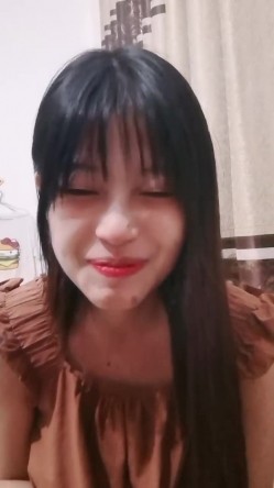 嫩妹小姐姐！细腰美乳展示身材！炮友扣穴掏出大屌深喉，怼着肥穴一下挺入，操的奶子直晃动 截图2
