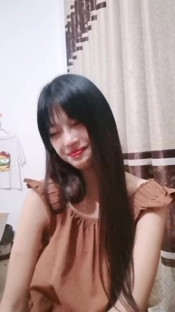 嫩妹小姐姐！细腰美乳展示身材！炮友扣穴掏出大屌深喉，怼着肥穴一下挺入，操的奶子直晃动 截图3