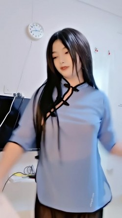 青春无敌，抖音风艺校美少女【杨晓花】定制福利，露脸露点，各种热门BGM裸舞 截图6