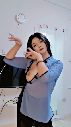 青春无敌，抖音风艺校美少女【杨晓花】定制福利，露脸露点，各种热门BGM裸舞 截图9
