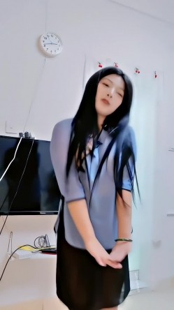青春无敌，抖音风艺校美少女【杨晓花】定制福利，露脸露点，各种热门BGM裸舞 截图12