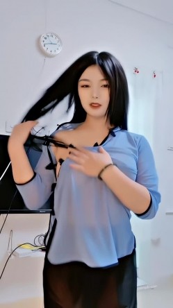 青春无敌，抖音风艺校美少女【杨晓花】定制福利，露脸露点，各种热门BGM裸舞 截图13