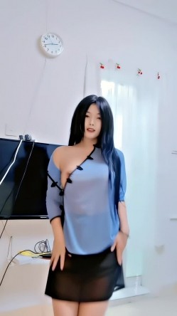 青春无敌，抖音风艺校美少女【杨晓花】定制福利，露脸露点，各种热门BGM裸舞 截图15