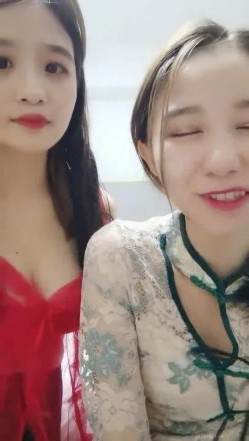 最近下海的高颜值小空姐 紫贤 火腿肠互插蜜穴 来上啊来上我们两个 双飞服务你爽爽你哦！ 截图2