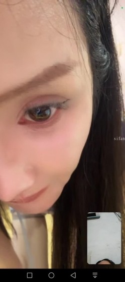 颜值骚逼主播【小空姐青柠】一对一视频被出卖，大尺度掰逼盯射，毛少蝴蝶逼，跟工作照比起来极度反差 截图2