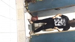 男扮女装淡定坑神国产无门女公厕当面对着拍有年轻漂亮美女有良家少妇有熟女多个年龄段 截图3