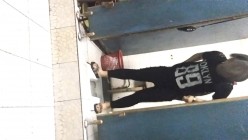 男扮女装淡定坑神国产无门女公厕当面对着拍有年轻漂亮美女有良家少妇有熟女多个年龄段 截图4