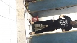 男扮女装淡定坑神国产无门女公厕当面对着拍有年轻漂亮美女有良家少妇有熟女多个年龄段 截图7