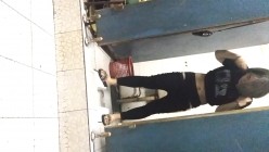 男扮女装淡定坑神国产无门女公厕当面对着拍有年轻漂亮美女有良家少妇有熟女多个年龄段 截图8