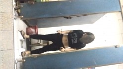 男扮女装淡定坑神国产无门女公厕当面对着拍有年轻漂亮美女有良家少妇有熟女多个年龄段 截图10