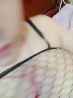 骚货老阿姨，这是多么爱吃鸡巴  每天都要吃，扭扭舞，再和老王一起做爱 截图9