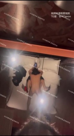 推特陕西暴力美学约炮大神，训狗专业师「383s」《调教炮击》女大捆绑炮击椅，刺激小穴炮击喷水口交调教篇 截图12