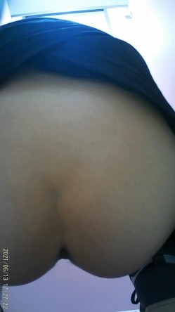 极品CP高端服饰商场女厕定点特写高清偸拍各种女神级别小姐姐方便拍脸又能拍逼角度刁钻赏心悦目 截图5