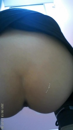 极品CP高端服饰商场女厕定点特写高清偸拍各种女神级别小姐姐方便拍脸又能拍逼角度刁钻赏心悦目 截图7
