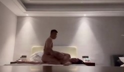 淫妻3P群P自慰露出尿脸,【双面夫妻_0575妓啪啪】,反差都市丽人，约单男交换 截图3