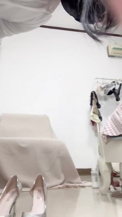 【推特】表面良家少妇『你的丸子』剧情定制视频 丝袜自慰淫语调教白浆四溢 截图2