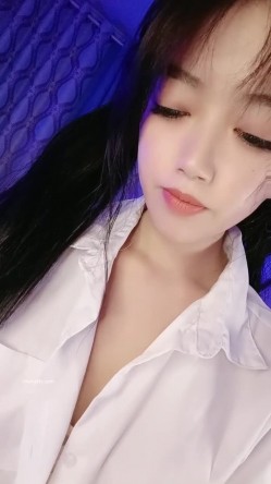 最新极品身材性感女神【奈儿药药】露脸私拍~全裸骚舞挑逗~丝袜高跟掰B洗澡~全程高能撸点满满 截图6