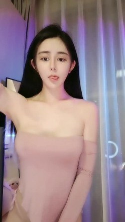 四川极品女郎【空乘馨馨-】网友问’咋不约炮呢‘，’爱我你就约我呗‘，挺拔乳房露出，叫春发骚！ 截图8