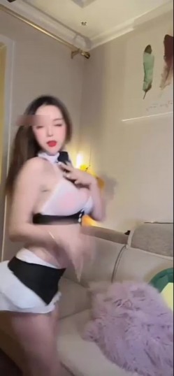 花椒女神主播萌妮美艳无比模特身材 土豪高价定制比基尼定制热舞 真正的腰细胸大极品尤物 截图3
