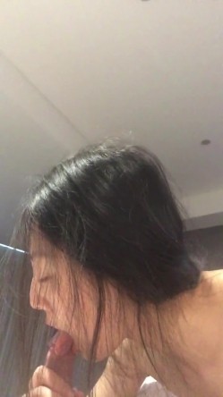 云盘高质露脸泄密天津民航大学校花清纯女大生【崔某洁】被包养关系破裂后不雅私拍遭流出，啪啪3P口活给力相当反差 截图6