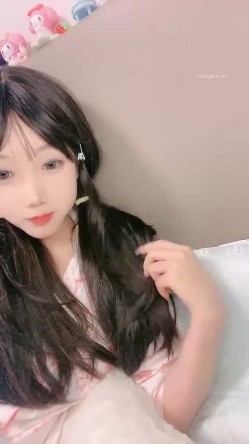 纯欲少女！【闻闻酱】丝袜足交~约啪炮友无套内射~道具自慰，好可爱的学生妹，让人心动不已 截图2