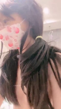 纯欲少女！【闻闻酱】丝袜足交~约啪炮友无套内射~道具自慰，好可爱的学生妹，让人心动不已 截图14