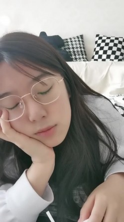 【小鱼仔仔】青春无敌美少女! 纯天然美乳。特写掰穴，抠逼~听着真刺激，爽 截图11